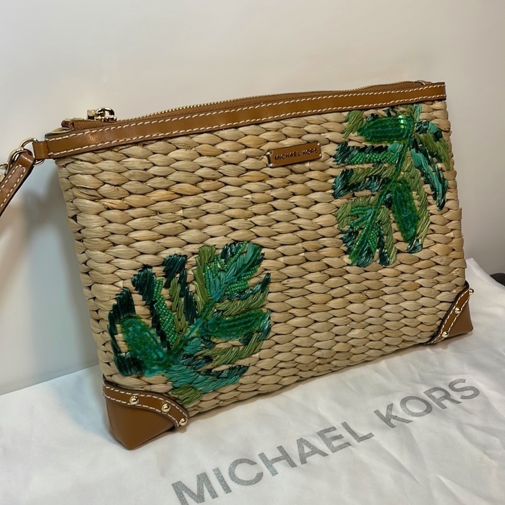 Michael Kors 🏝 MALIBU STRAW ZIP CLUTCH embroidered palm - Picture 1 of 15